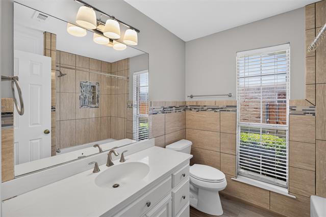 Building Photo - 1037 McCoy Dr