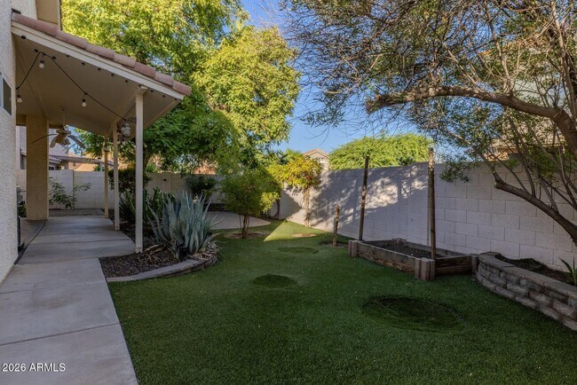 Building Photo - 3125 E Cottonwood Ln