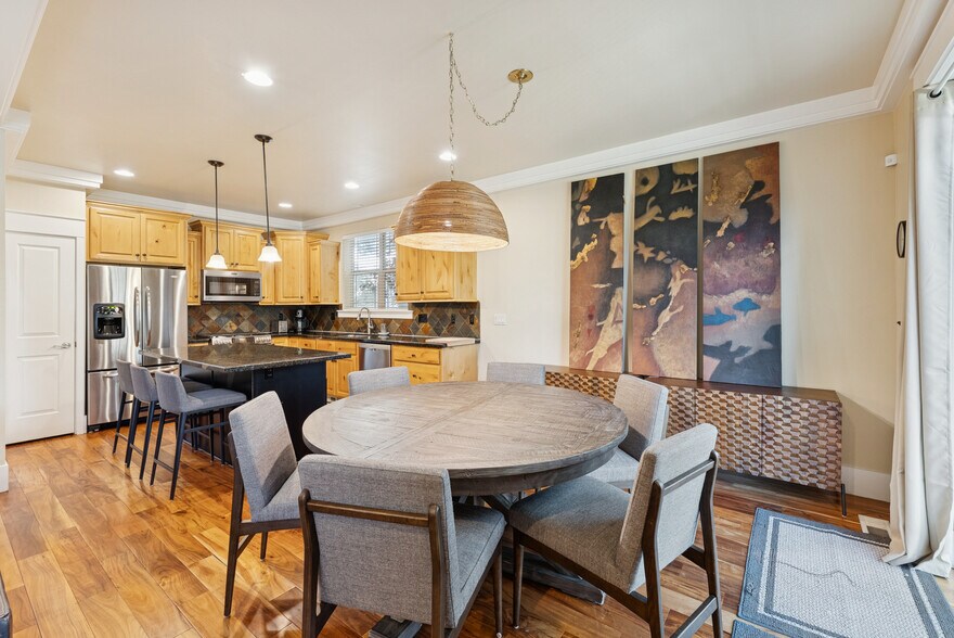 Building Photo - 541 Craftsman Way