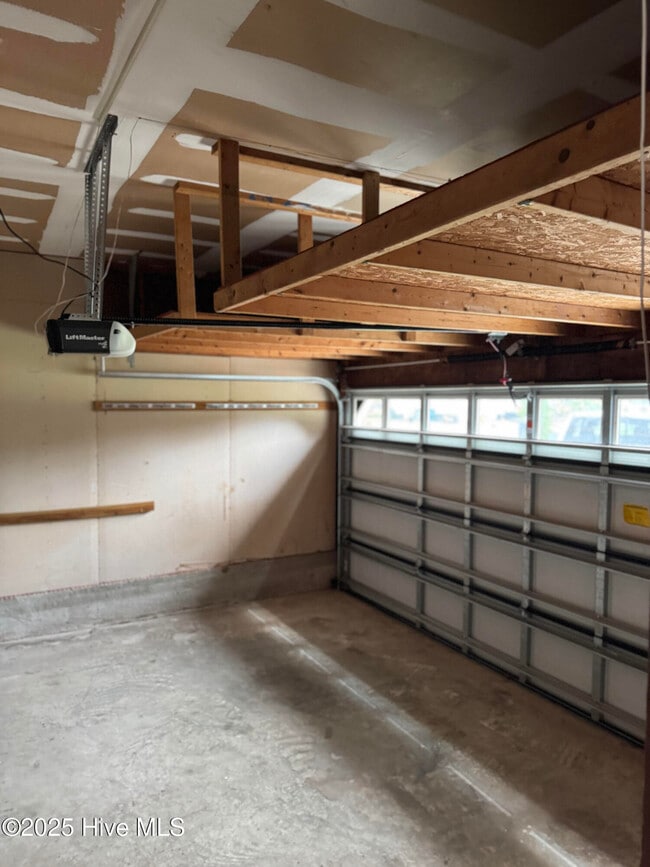 Building Photo - 1001 Pintail Ct