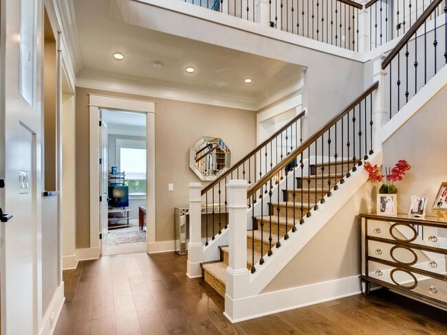 Building Photo - Highly desirable location and floor plan.