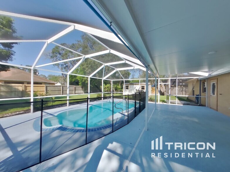 Building Photo - 1152 Tryon Cir