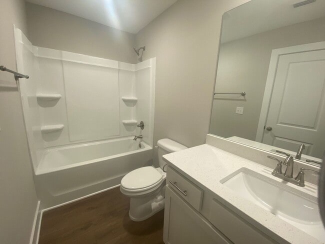 Building Photo - Spacious, Modern Home Convenient to Shopping, Parks, Schools & Tyndall AFB! *SPECIAL: 1/2 OFF 1st...