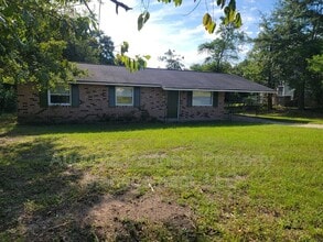 Building Photo - 225 Pecan Dr