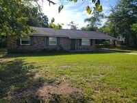 Building Photo - 225 Pecan Dr