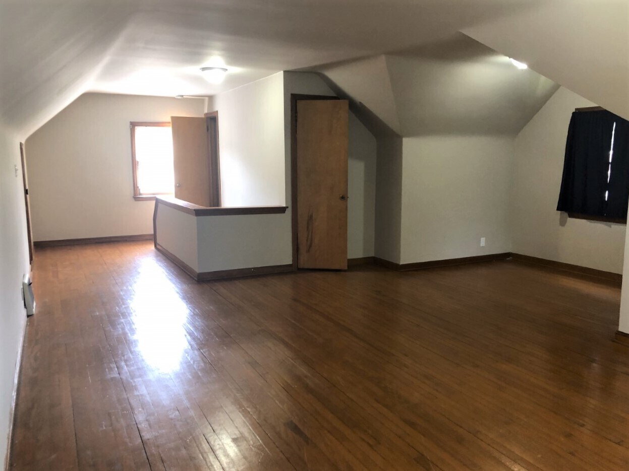 Building Photo - 630 Essex St