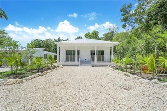 Building Photo - 5 Bowen Dr