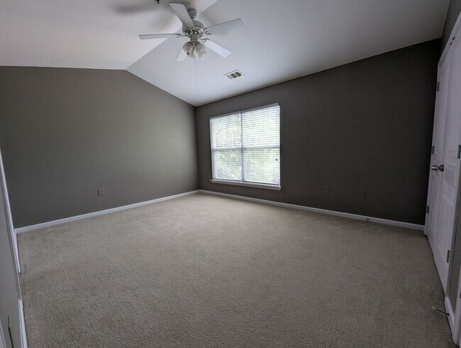 Building Photo - 490 S Barnett Shoals Rd
