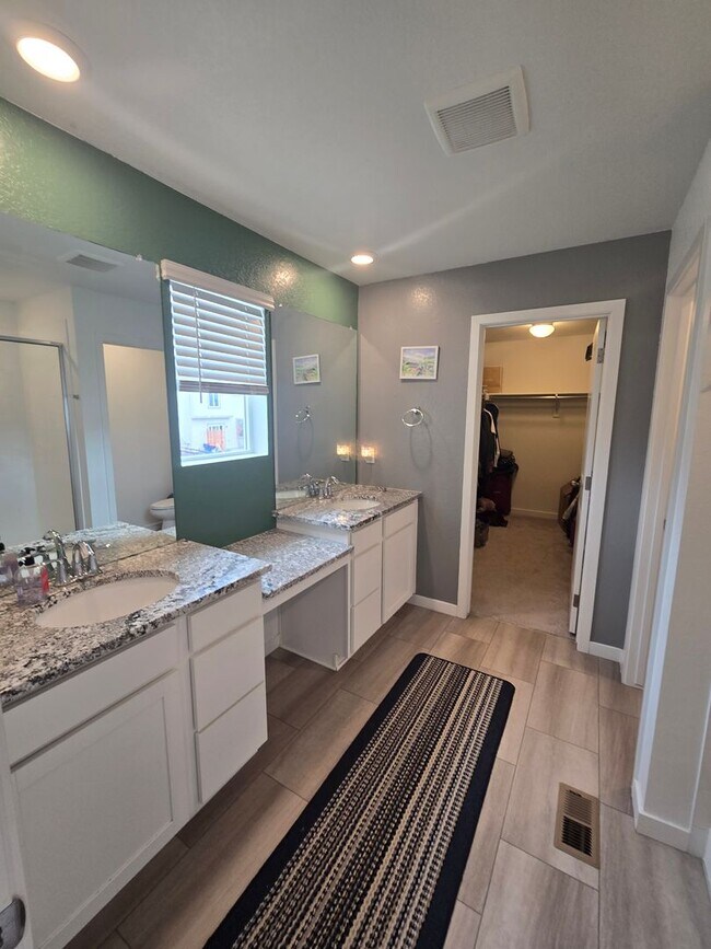 Building Photo - Built in 2021 Spacious Home with 4 bedroom...