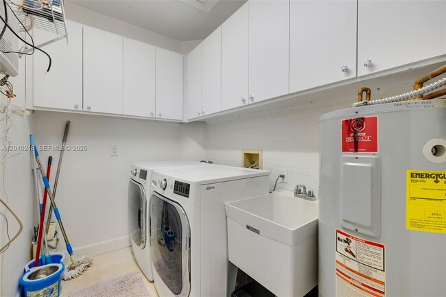 Building Photo - 6905 SW 75th Ave