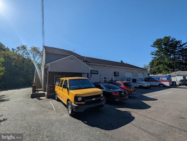 Building Photo - 383 Nottingham Rd