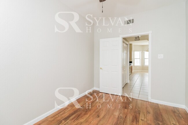 Building Photo - Carve Out a Great Life Here!