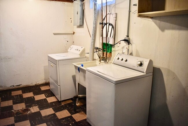 Building Photo - 9924 Woodring St