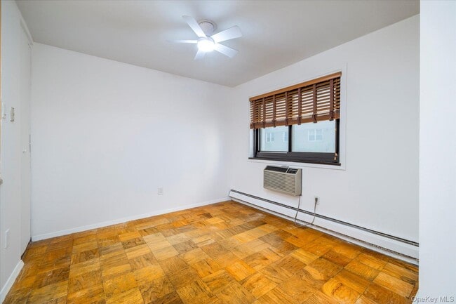 Building Photo - 420 Shore Rd