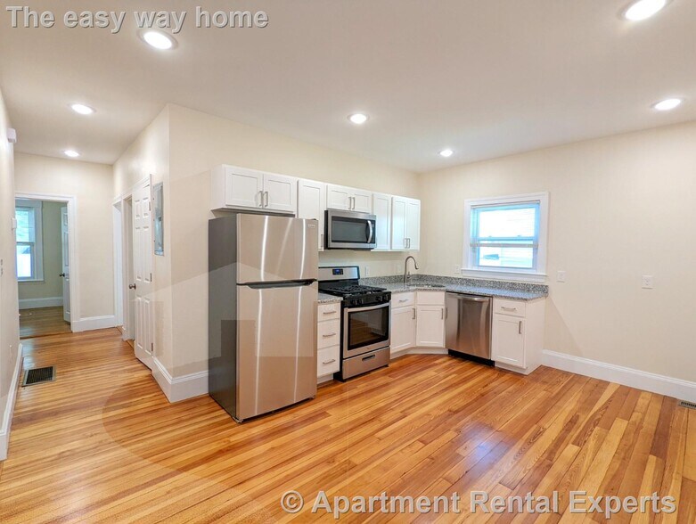 Building Photo - 8 Lowell Cir