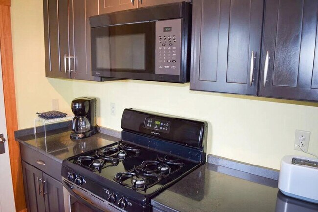 Building Photo - 230 Boston St