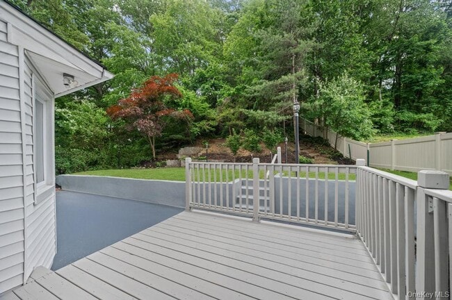 Building Photo - 26 Ravine Rd