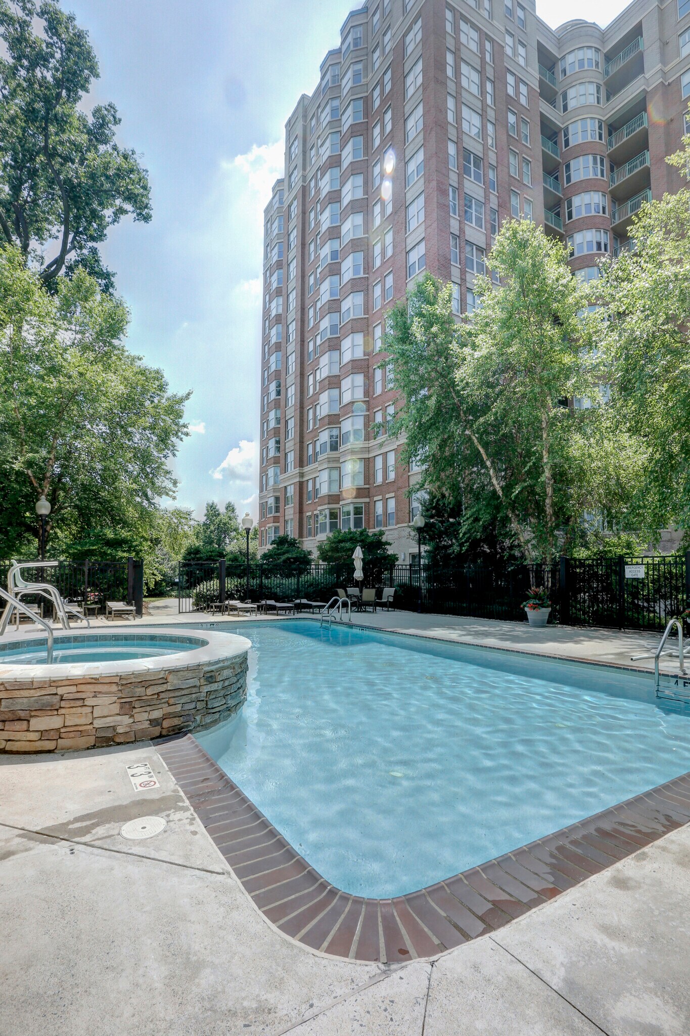 Building pool - 11776 Stratford House Pl