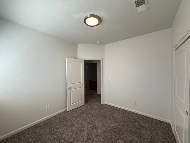 Building Photo - 4-bedroom two story in Sylvan School District!
