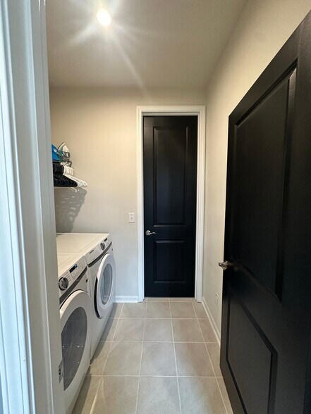 Building Photo - 7002 Fairmile Run