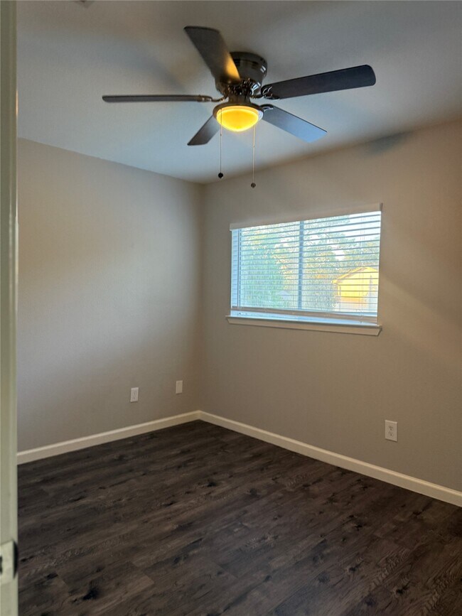 Building Photo - 6207 Woodvale Dr