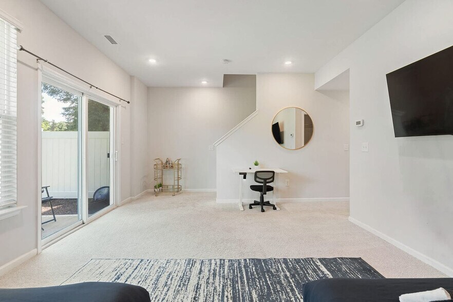 Building Photo - 2804 Saltaire Ave