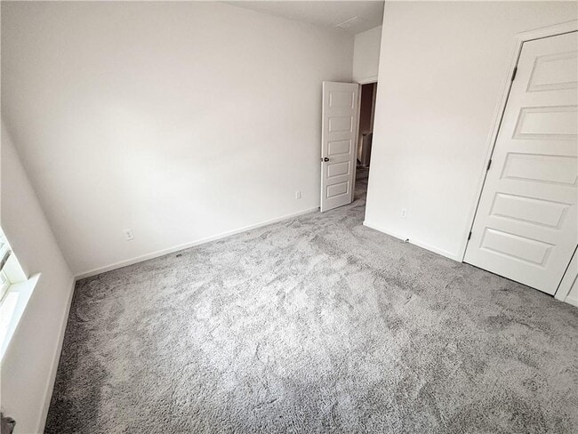 Building Photo - 5784 Silver Lk Dr