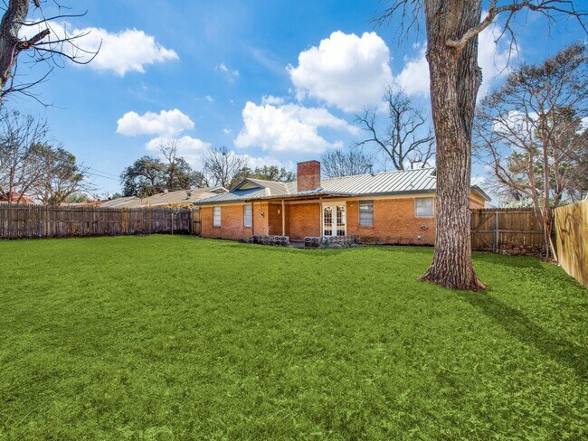 Building Photo - 420 Vicki Pl