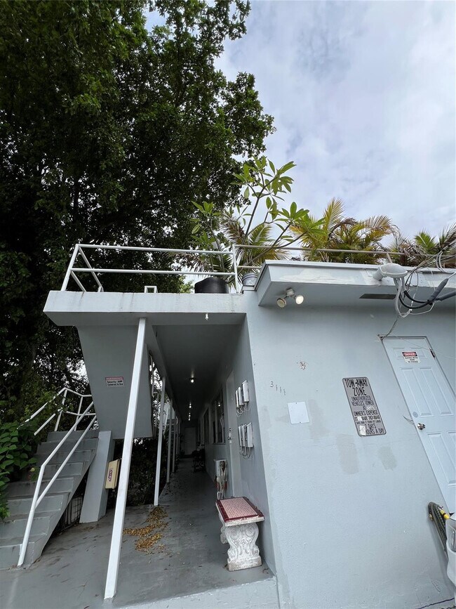 Building Photo - 3111 NE 29th St