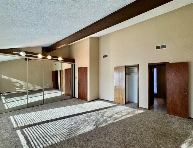 Building Photo - 1622 Windhill Ave