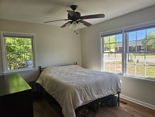 Building Photo - 6659 Julliard Dr