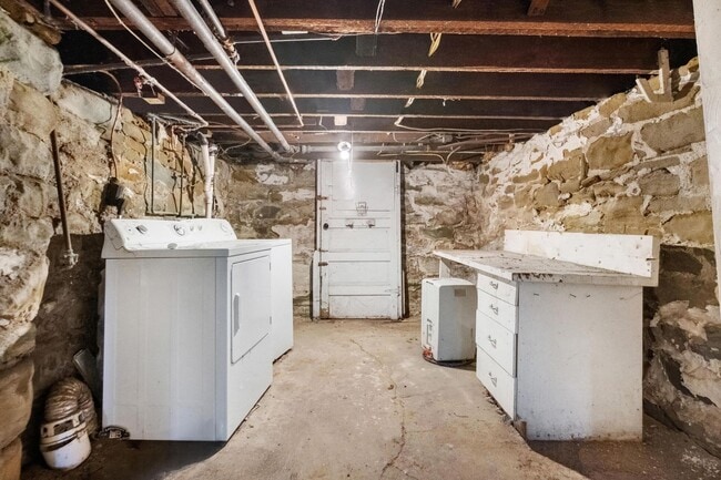 Building Photo - 4431 Howley St