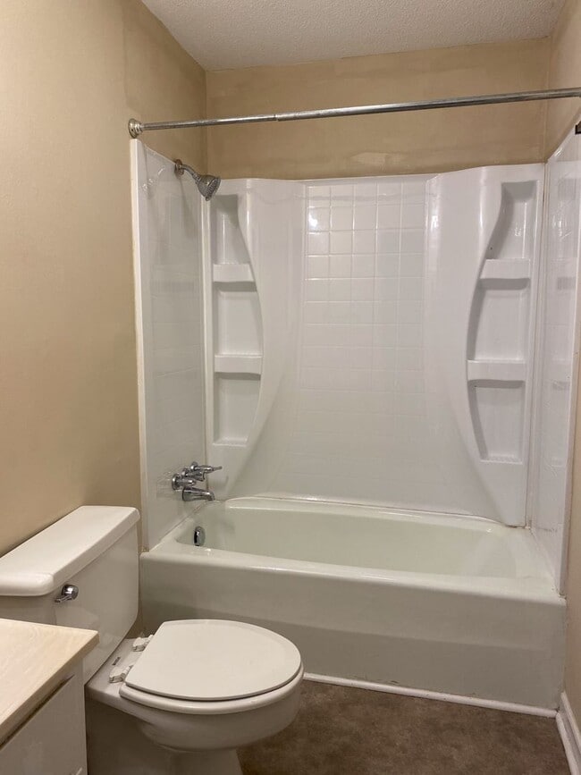 Building Photo - 220 Vickery Dr