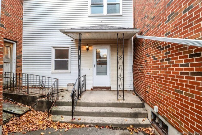 Building Photo - 115 Kensington Ave