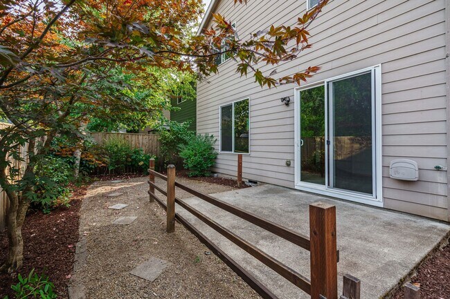 Building Photo - 3 bedroom 2.5 Bath - On Dead End Street - Low Maintenance Fenced Yard - Community Center with Swi...