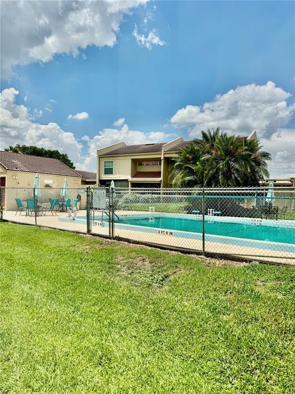 Building Photo - 633 Desoto Dr