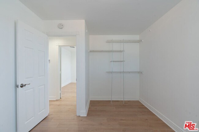 Building Photo - 42104 6th St E