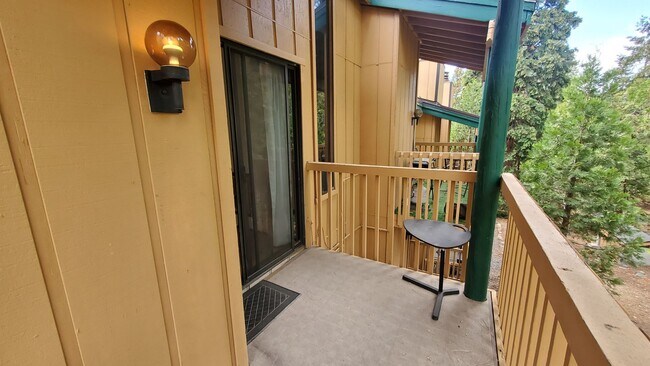 Building Photo - 1 BDRM Kings Run Condo w/ HOA Amenities, V...