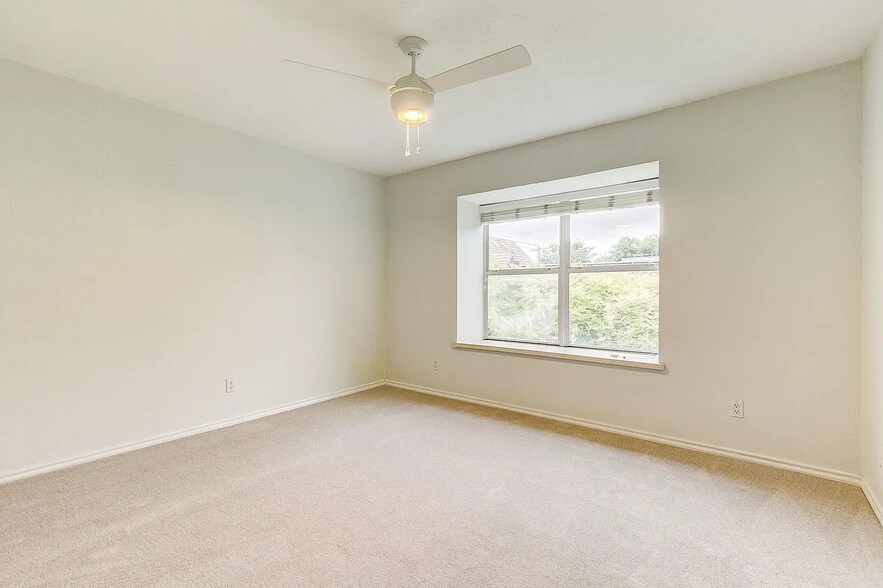 Building Photo - 5431 Collinwood Ave