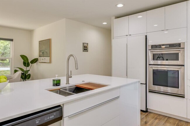 Building Photo - 4714 Philco Dr