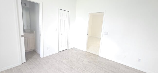 Building Photo - 2851 SW 49th Terrace