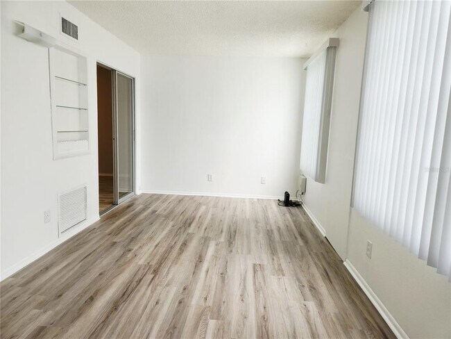 Building Photo - 2456 Ecuadorian Way