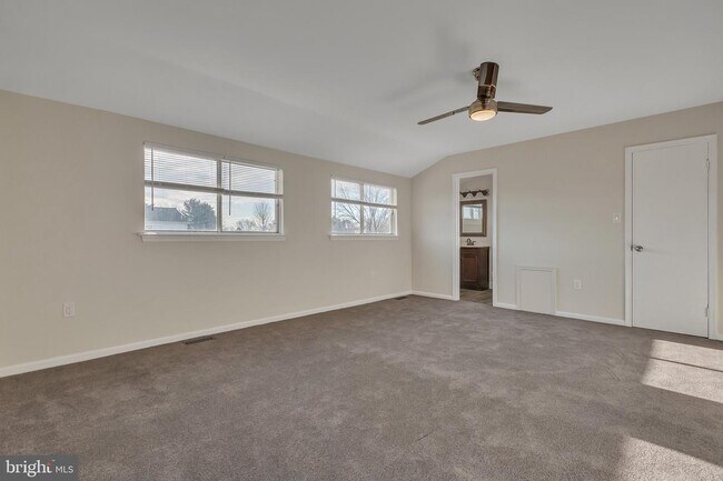 Building Photo - 65 Sandybrook Dr