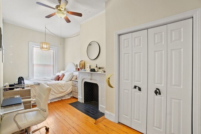 Building Photo - 296 Marlborough St