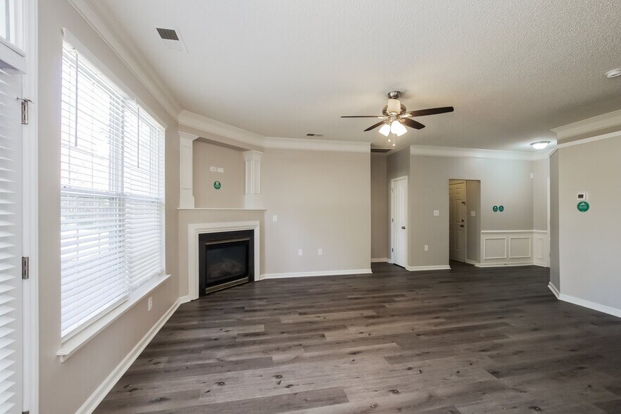 Building Photo - 7021 Chieftain Dr