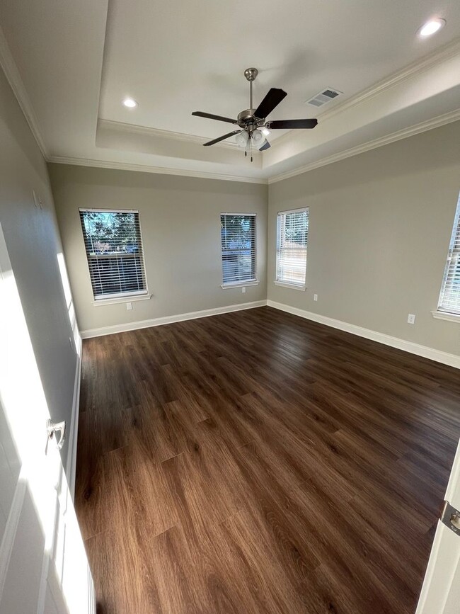 Building Photo - Beautifully Maintained New Build in Midway...
