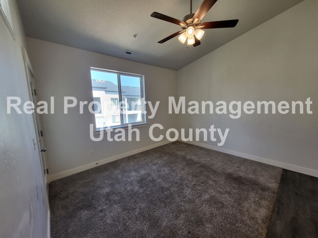 Building Photo - Small Pet Friendly Lehi Condo