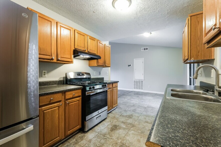 Building Photo - 319 Knollwood Ln