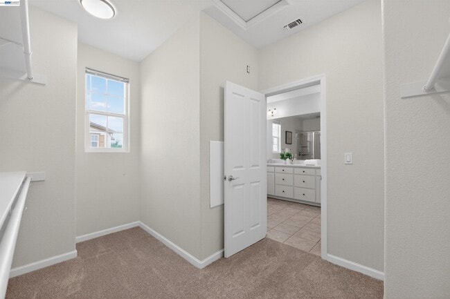 Building Photo - 1005 S Fowler Ln