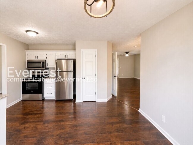 Building Photo - 3 Bed, 2 Bath Home with Off-Street Parking / Pet-Friendly / Available Now!